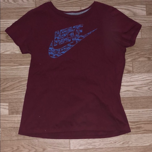 Nike Tops - Nike slim fit t-shirt !!